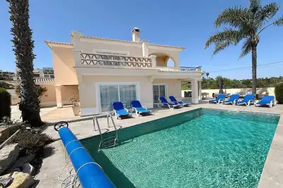 Image de 4 bedroom Family Villa w/ Private Pool + Ac + Wi-Fi + Pool heating available