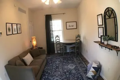 Image de Guest suite in the woods with private entry