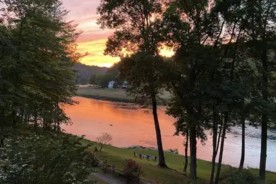 Image de 10 Star River Front Retreat - Water Sports, Hiking, Campfires by the River