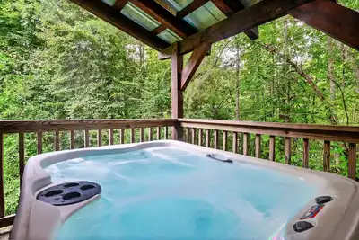 Image de Hot Tub* 9 Miles to Great Smoky Mtn National Park