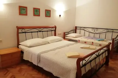 Image de Appartement de deux chambres avec la terrasse Rab (A-18363-a)