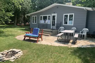 Image de 3 Bedroom, 2 bath cottage on the shores of Garrett Bay with private beach