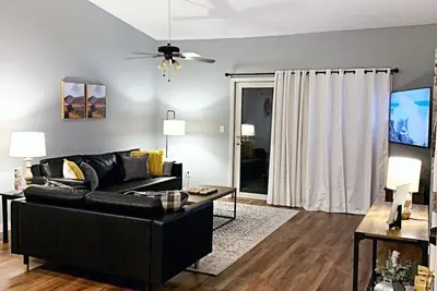 Image de Spacious Luxury Condo - Newly Updated, Perfect Location, Golf Course View