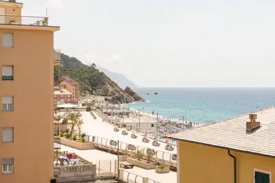 Deiva Marina Apt Sea View! Box car and balcony!
