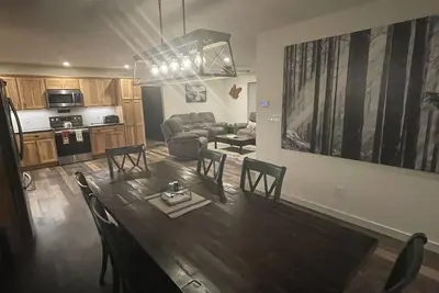 Image de Availability for the Fall at this beautiful home right on the trails Book Now