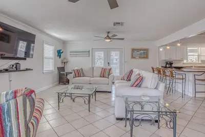 Image de The Back Porch is relaxing 4 bedroom / 3 bathroom House