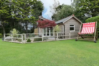 Brambleside Lodge, country holiday cottage, with a garden in Truro