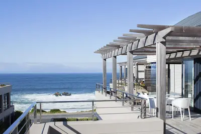 Image de Modern Seafront Penthouse walking distance to shops and restaurants