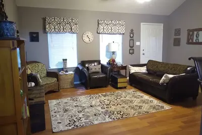 Image de On beautiful small private lake, less than 1 mile to First Monday shopping