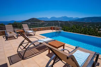 Image de Modern hilltop villa with pool near Agios Nikolaos