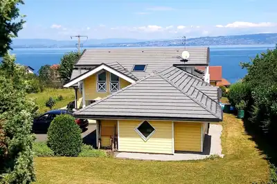 Image de Villa spacieuse avec une vue fantastique sur le lac