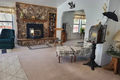 Image de Private 10-room house. Safe, Secluded, Surrounded by lakes, rivers, & creeks!