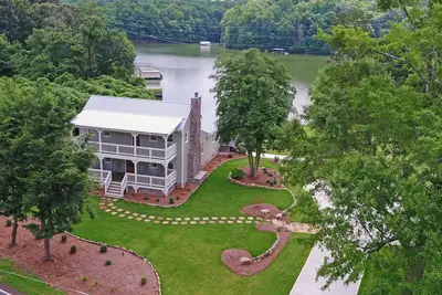 Image de Lake Lanier Farmhouse near Olympic Rowing Venue