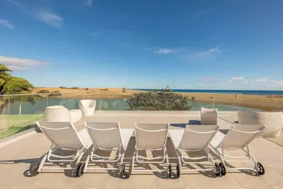 Refurbished sea front with Jacuzzi in Maspalomas