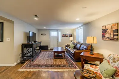 Image de Lower Level Historic Gold Coast \"Q\" house