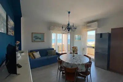 Image de Appartement de vacances \"Casa Bea Marinella\" avec vue sur la mer et balcon
