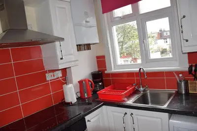 Image de 3 Bedroom apartment, 2 Bathrooms, 10 min. tube, 20 min. City centre