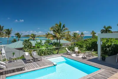 Image de Villa de 3ch, piscine chauffée, accès privé à la mer & jardin luxuriant