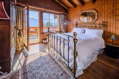 Image de Chalet Sabrina - Beautiful Top Floor Duplex Apartment by main Medran lift station