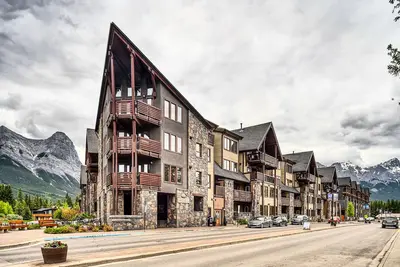 Image de 2 Bedrooms, 2 Baths, Sleeps 4+1, short walk to Main St. , stunning mountain views