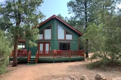 Image de Peaceful family cabin in the woods with miles of trails and stocked lakes nearby