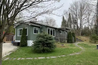 Image de Charming Charal Greenhouse Cottage – Sauble Beach Stay Minutes from Sand & Shops
