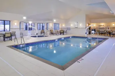 Image de Studio Suite | Free Breakfast + Pool & Hot Tub + Near Mayo Clinic!