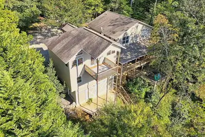 Image de Lakefront Home in Gated Bear Paw with private Dock and Starlink Internet