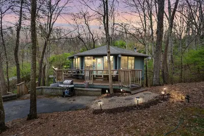 The Bristol Tree House 2 br/2ba