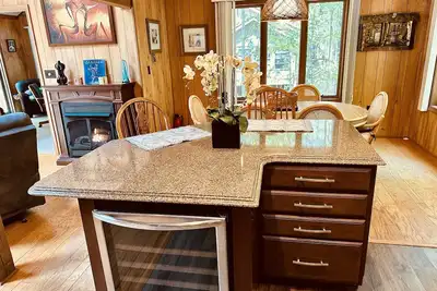 Image de Paradise Home in 5 Star Amenities filled Community; Movie Theater&2Game Rooms.