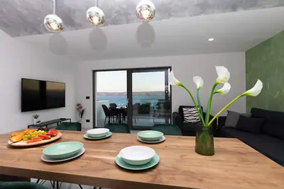 Luxury Penthouse With Amazing Sea View (4*)