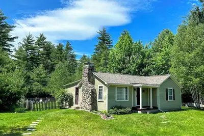 Image de Gc Cannon ski cottage 10 minutes from Franconia. Fire Pit, wifi, laundry, and dog friendly!