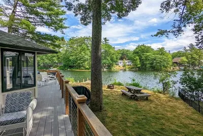 Image de 60 Shades of Water, Lake Waukewan Waterfront