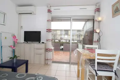 Image de Charmant T1 avec grande terrasse, climatisé, proche des Thermes, équipé lave-vaisselle et lave-linge