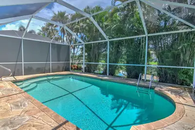 Image de Escape to Paradise: Your Private Heated Pool Awaits in Naples, Florida
