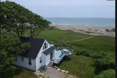 Image de Sweet, Bright, Water Views & 2 min walk to Beach Discounts available see below