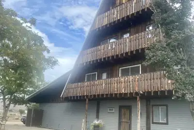 Image de Welcome to wine country Colorado, relax @ the Palisade Chalet on your next trip.