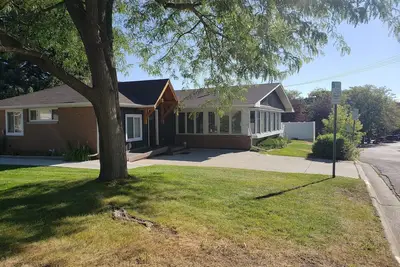 Image de Gateway to Great Northern close to historical downtown Helena.