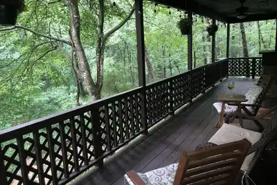 Image de Wine Country Cabin nestled in the the Georgia Mountains of Dahlonega