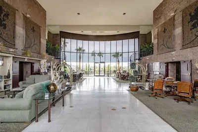 Image de Condo Walking Distance to the Lake
