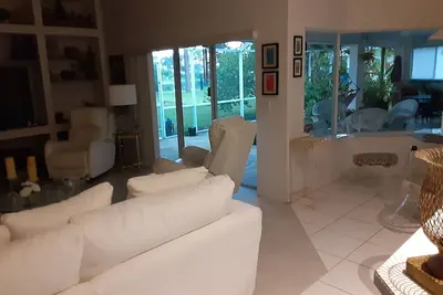 Image de luxury home in exclusive community, lakefront home fishing & boating available