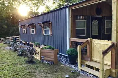 Image de Coco's Cabin #3, Where pets stay free