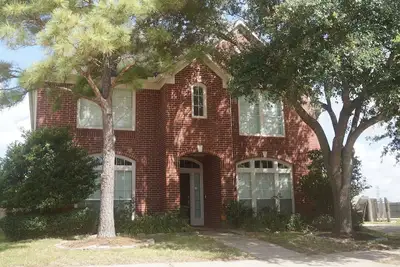 Image de Massive house; corporate, work crew and family friendly.