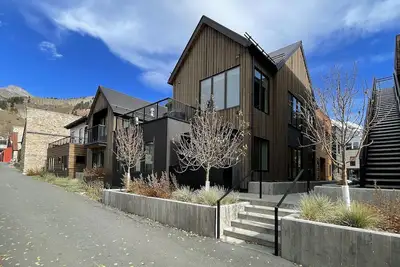 Image de Loft House 101 at Transfer- New modern luxury loft, three beautiful stories, nex