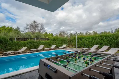 Image de Belle maison de vacances avec climatisation, piscine privée, Wifi, Tv, terrasse et parking