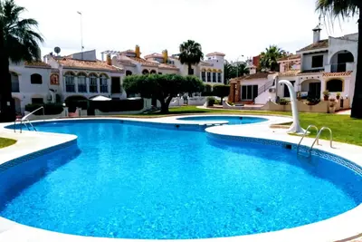 Image de Maison de vacances Torrevieja pour 1 - 4 personnes avec 2 chambres à coucher - Maison de vacances