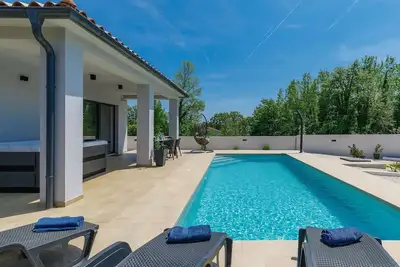 Image de Merveilleuse maison de vacances privée avec piscine privée, climatisation, Wifi, Tv et terrasse