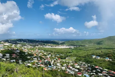 Image de Hidden Gem with Great Views and Ample Parking