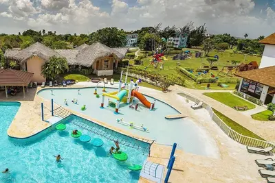 Image de Luxury 3bd villa on sandy beach, private pool & golf cart, gym/tennis!