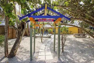 Life's a Beach: Walk to Private Beach & Village in 5 Minutes